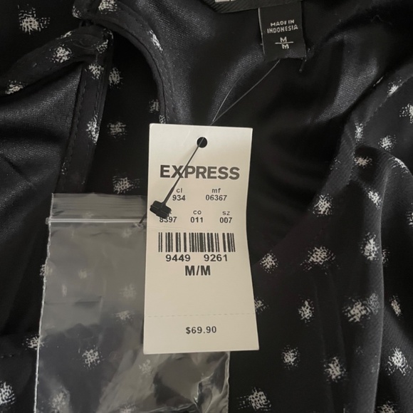 Express dress - Picture 2 of 3